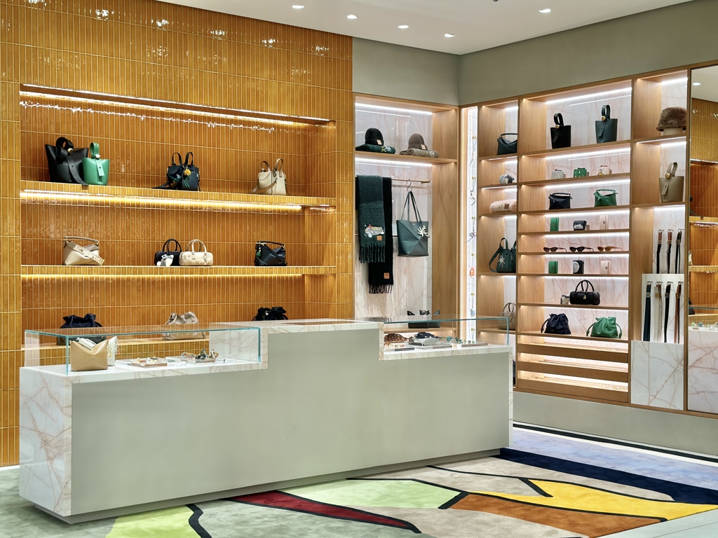 Images LOEWE 岩田屋本店