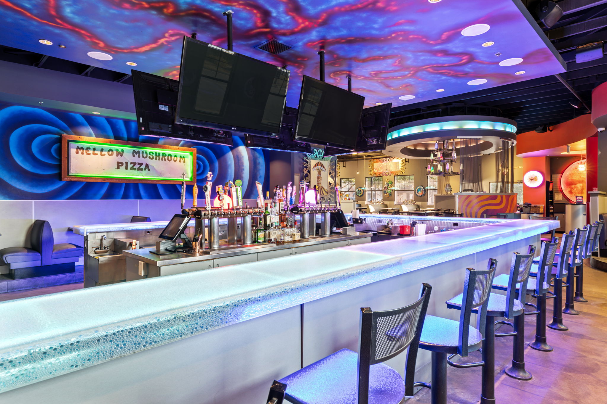 mellow mushroom Arlington bar and murals