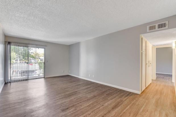 Images Summer Meadows Apartments