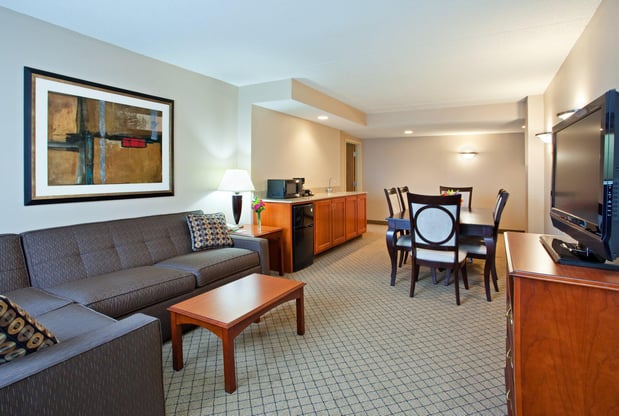 Images Holiday Inn & Suites Cincinnati-Eastgate (I-275E) by IHG