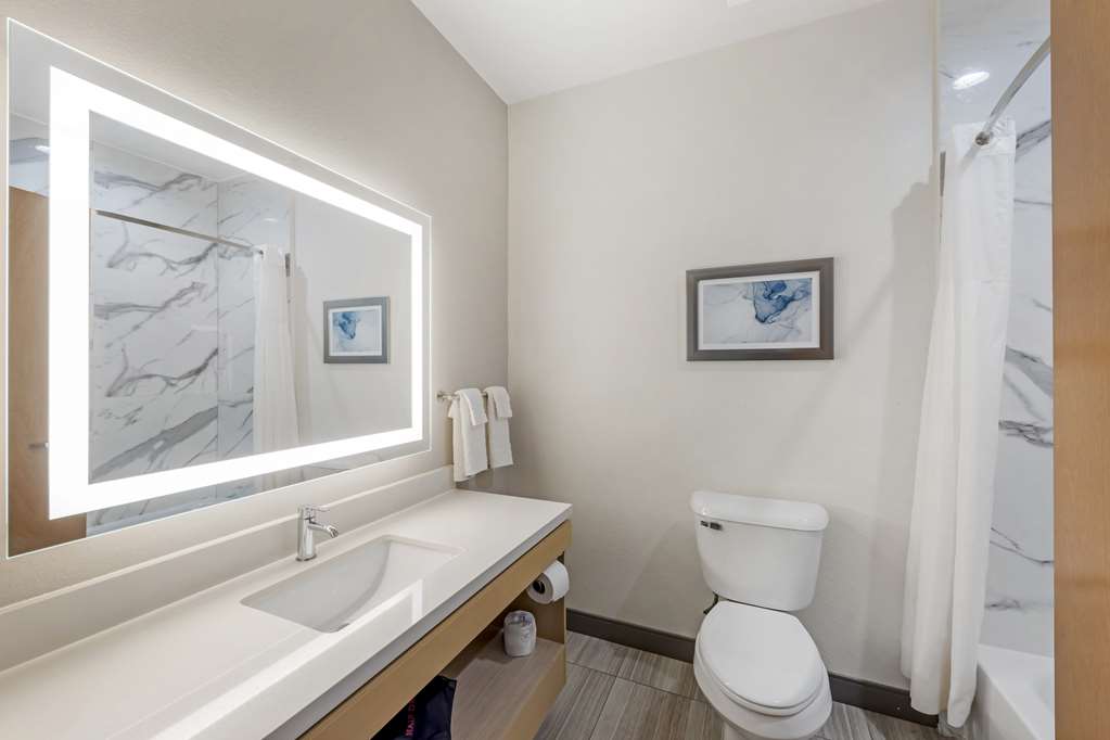 Guest Bath 