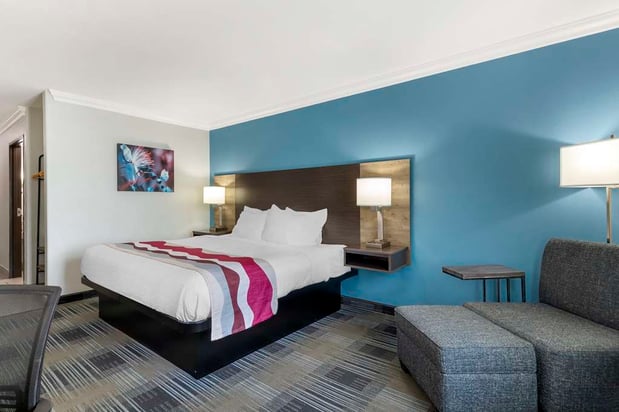 Images Best Western Medical Center North Inn & Suites Near Six Flags