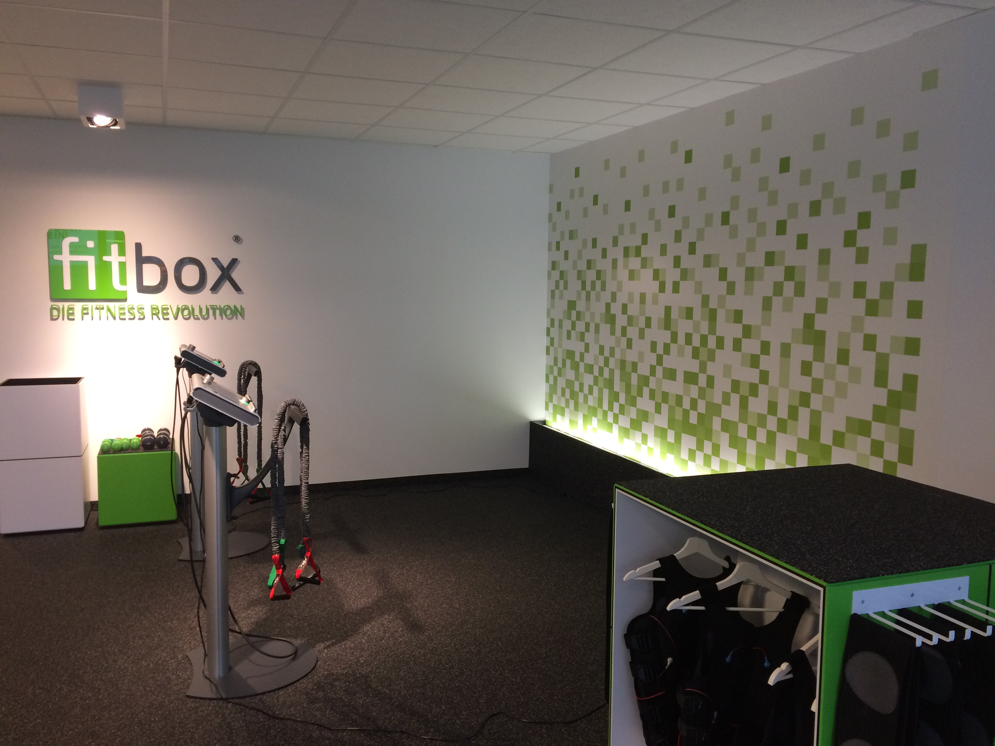 EMS Fitnessstudio fitbox Aschaffenburg Mitte, Goldbacher Straße 33 in Aschaffenburg