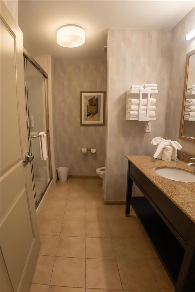 Guest room bath