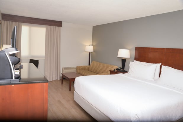 Images Holiday Inn Blmgtn Arpt South - Mall Area by IHG