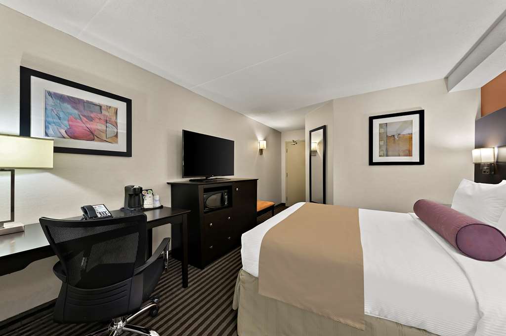 1 Queen Bed Best Western Plus Toronto North York Hotel & Suites Toronto (416)663-9500