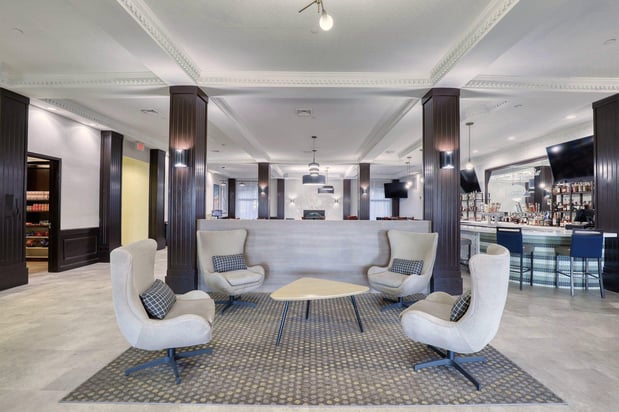 Images Holiday Inn & Suites Madison West - Middleton by IHG