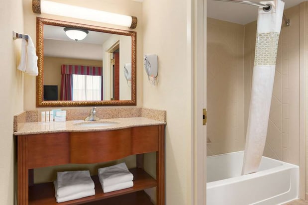 Images Hampton Inn & Suites Williamsburg Historic District
