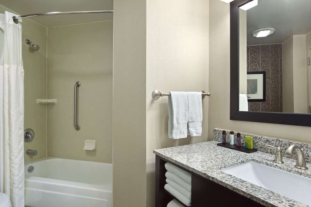 Guest room bath