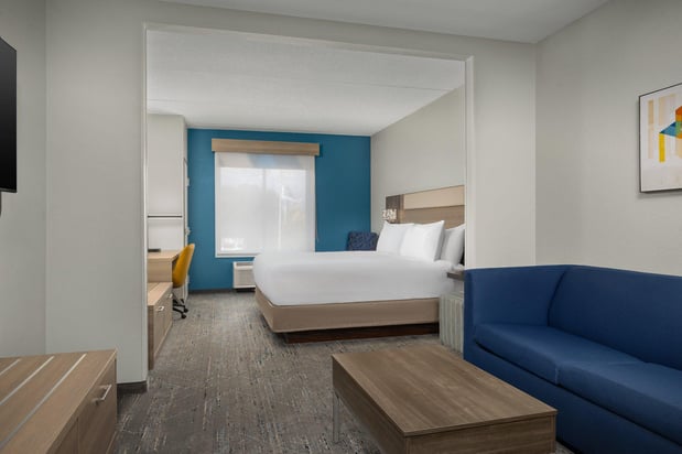 Images Holiday Inn Express & Suites Greensboro - Airport Area by IHG
