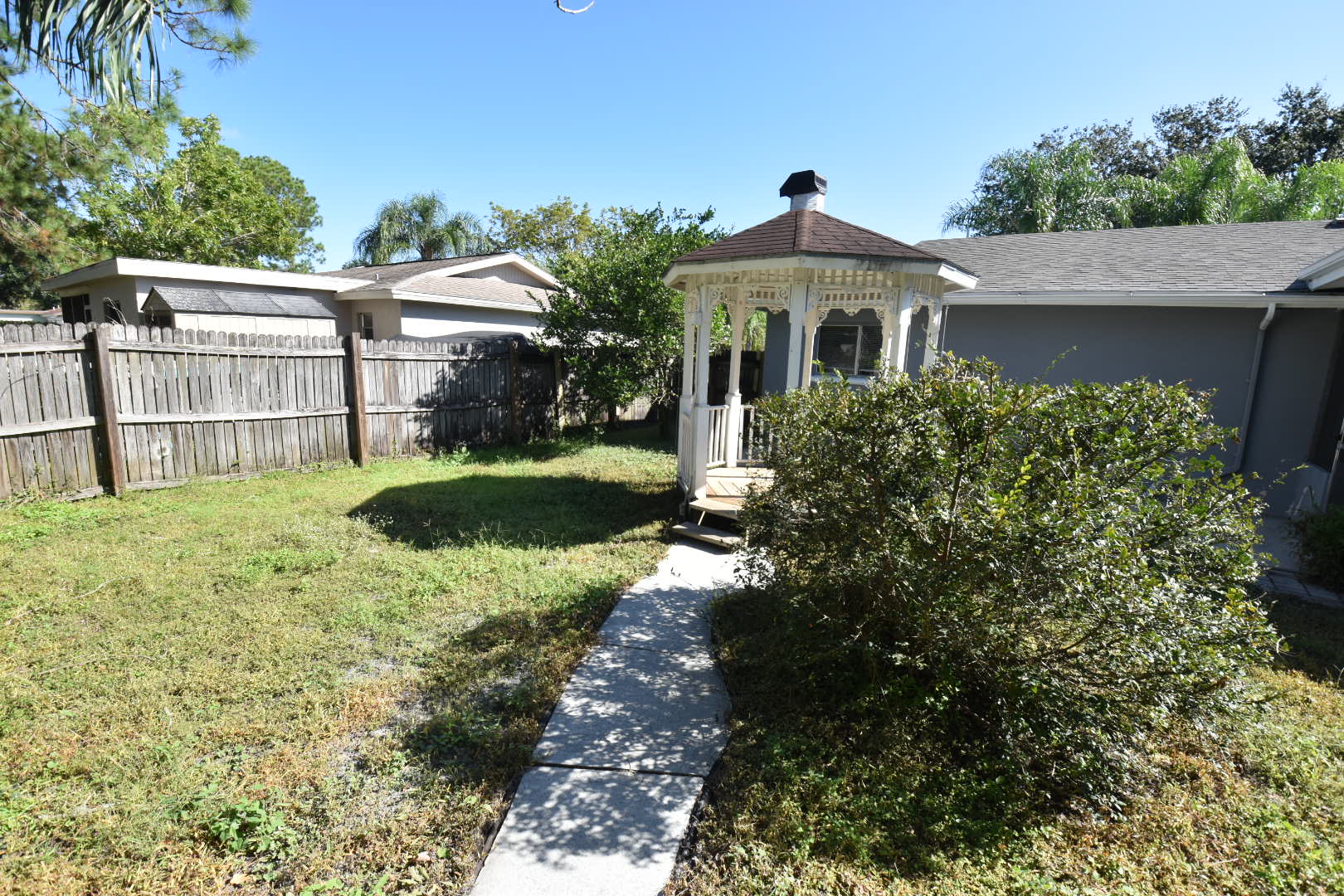 Gazebo in backyard at Invitation Homes Tampa.