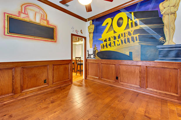 Images LORI STROCK PHOTOGRAPHY (REAL ESTATE)