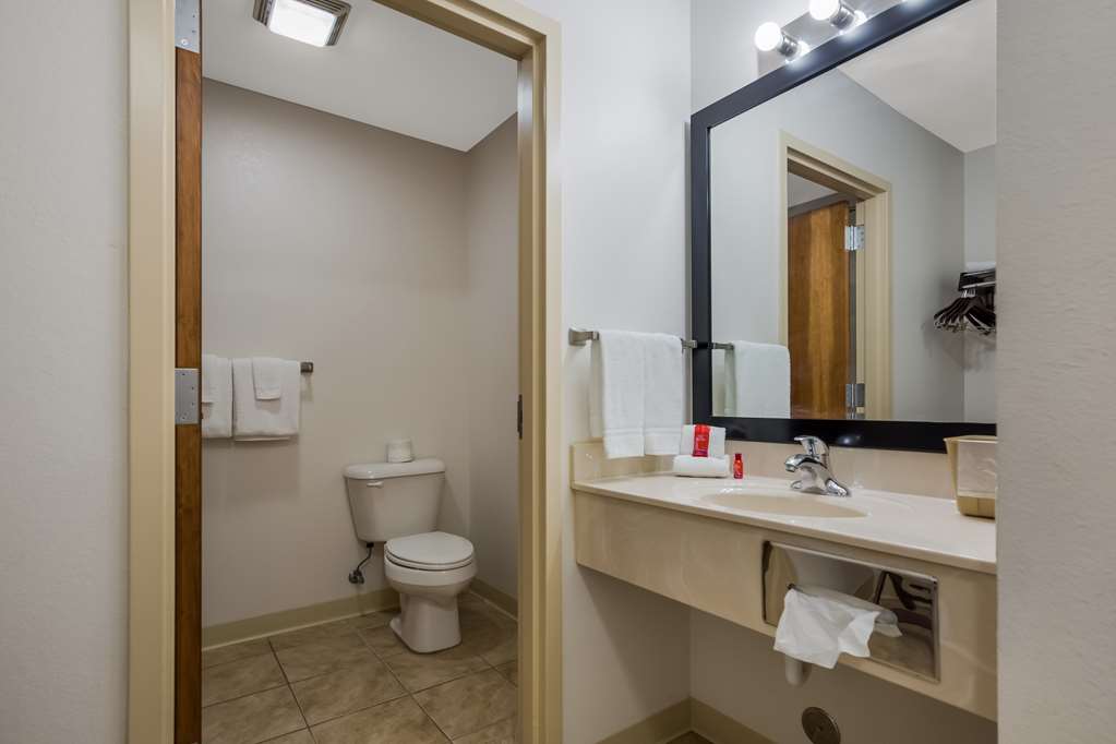 Guest Bathroom SureStay By Best Western Whittington Rend Lake Whittington (618)200-4116