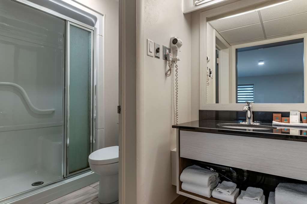 2 Double Suite Bathroom Dannys Suites, SureStay Collection By Best Western Beresford (506)546-6621