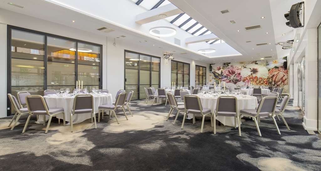 chester the queen wedding events