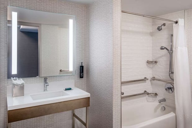 Images DoubleTree by Hilton Hotel Chicago - North Shore Conference Center