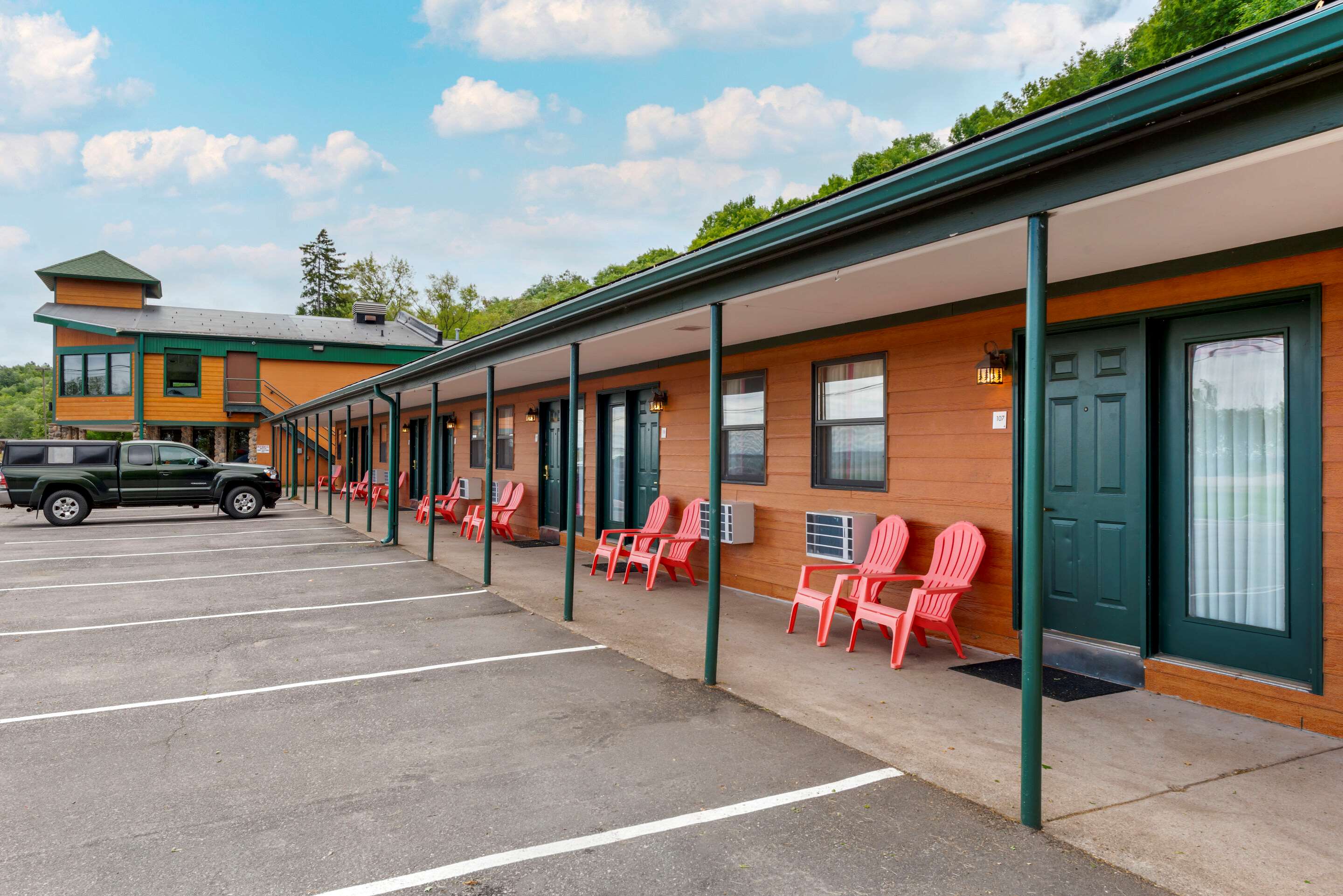 Econo Lodge Lakeview in Marquette, MI (906) 2251305