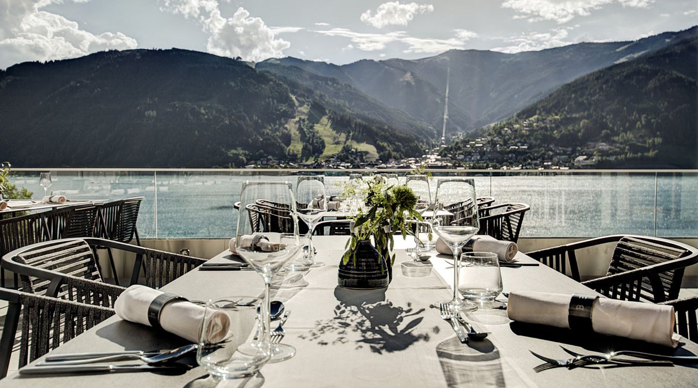 Restaurant Terrasse „SEE LA VIE“ mit direkten Blick auf den Zeller See