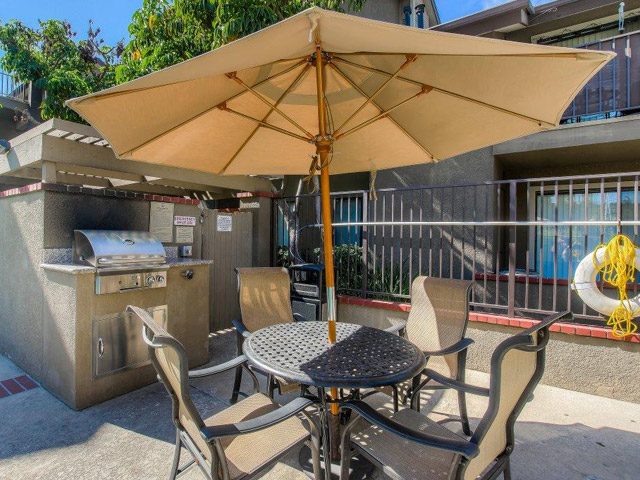 Sundeck with Grille and Lounge Area Independence Plaza Canoga Park (747)239-4784