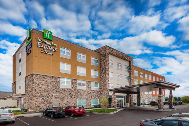 Images Holiday Inn Express & Suites Rice Lake, an IHG Hotel