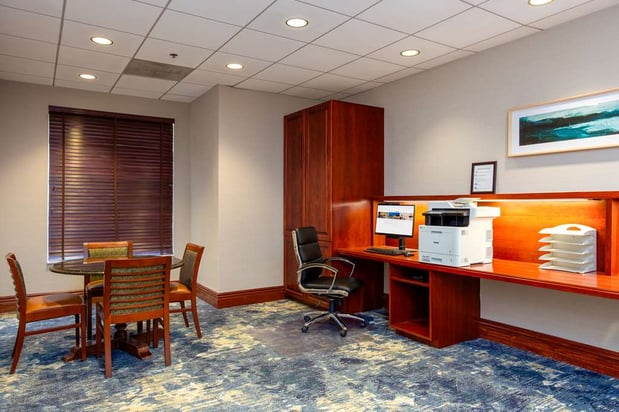 Images Hilton Garden Inn Milwaukee Northwest Conference Center