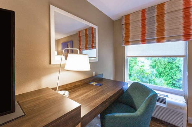 Images Hampton Inn & Suites Raleigh Cary Lenovo Center