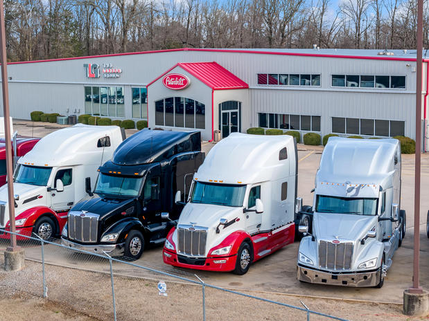 Images TLG Peterbilt - Fort Smith