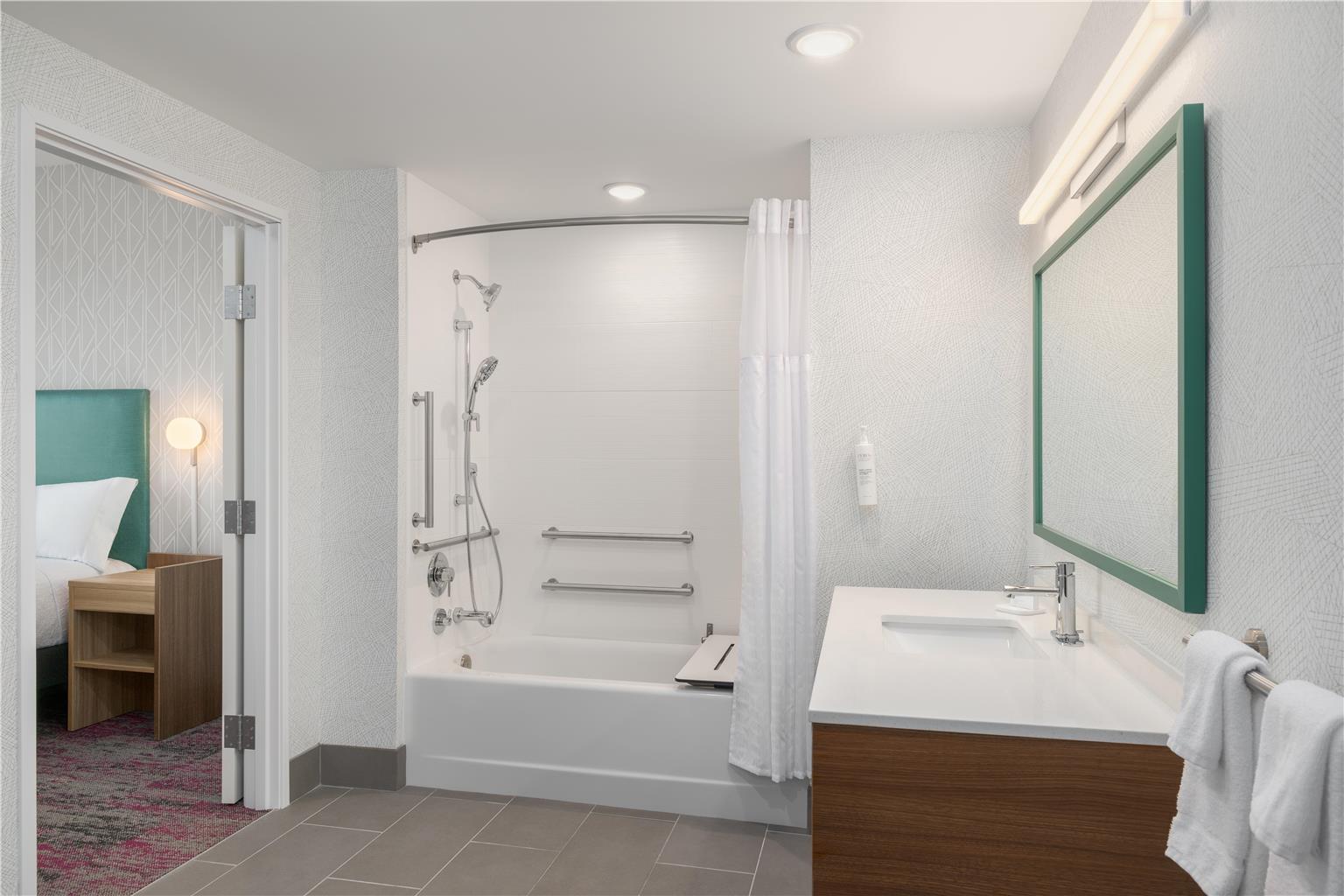 Guest room bath