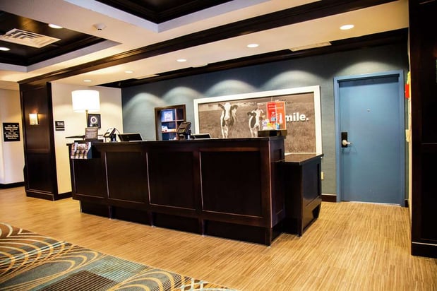 Images Hampton Inn & Suites Sharon
