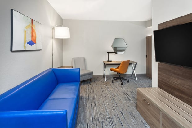 Images Holiday Inn Express Cleveland Airport - Brook Park by IHG