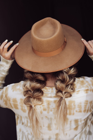 Images Jayden Presleigh, The Salon