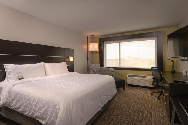 Images Holiday Inn Express & Suites Tulsa Downtown by IHG