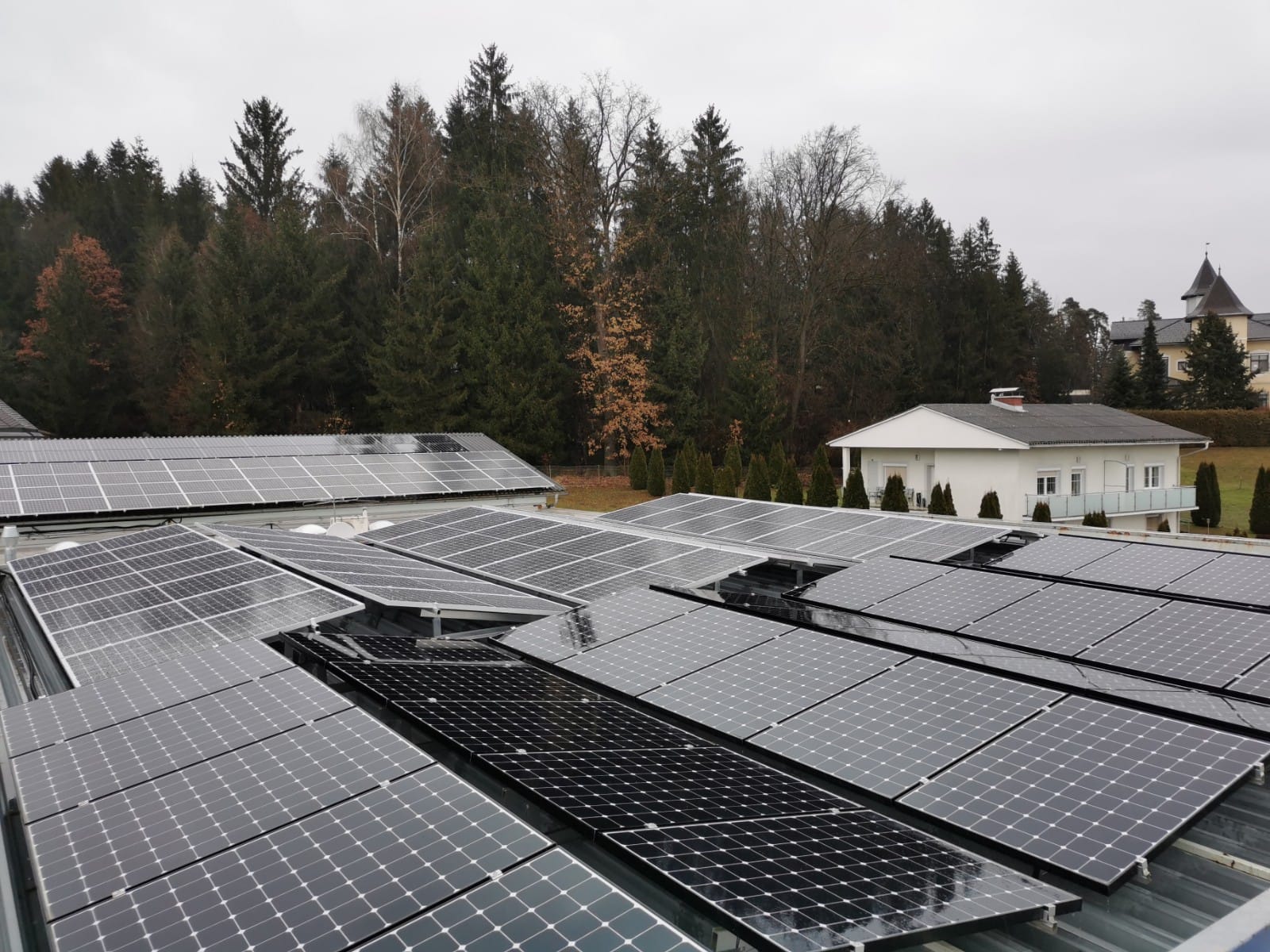 Bilder Photovoltaikanlagenbau - Die Dachsanierer
