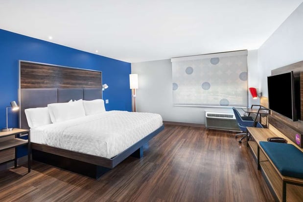 Images Tru by Hilton Laredo Airport