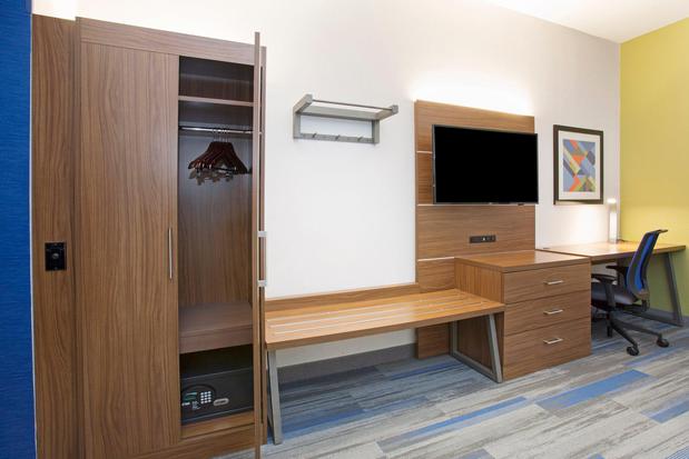 Images Holiday Inn Express Kansas City - at the Legends by IHG
