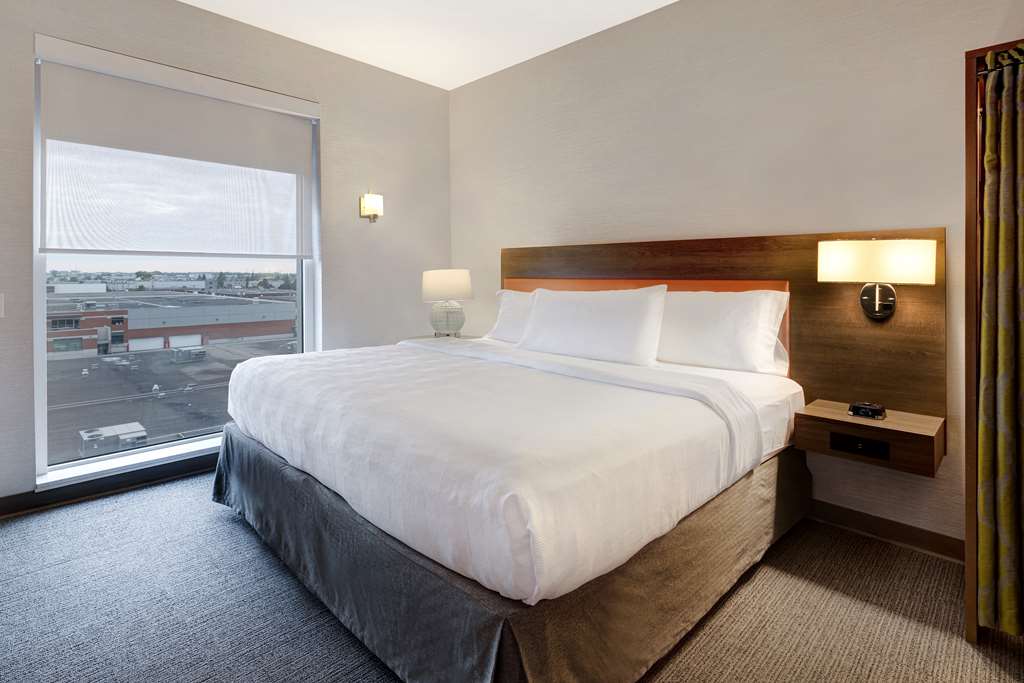 Guest room Home2 Suites by Hilton Montreal Dorval Dorval (514)676-8080