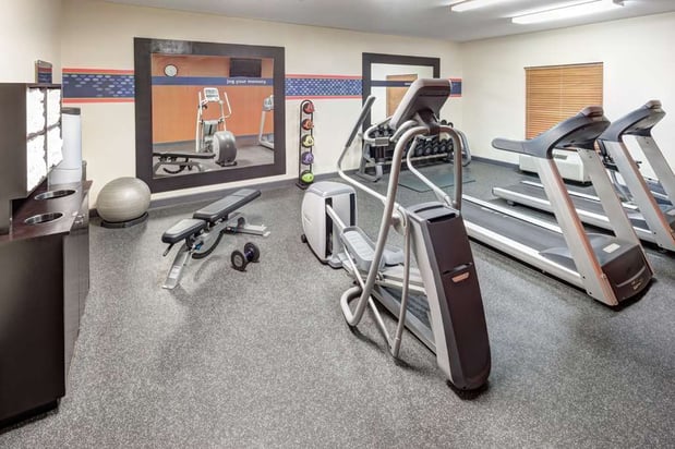 Images Hampton Inn & Suites Cedar Rapids - North