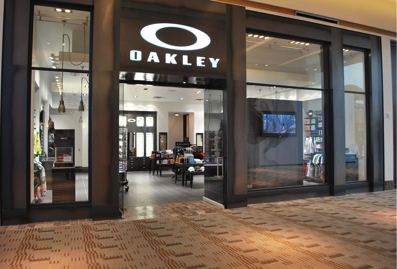 Oakley Store, Roseville California (CA) - www.neverfullmm.com