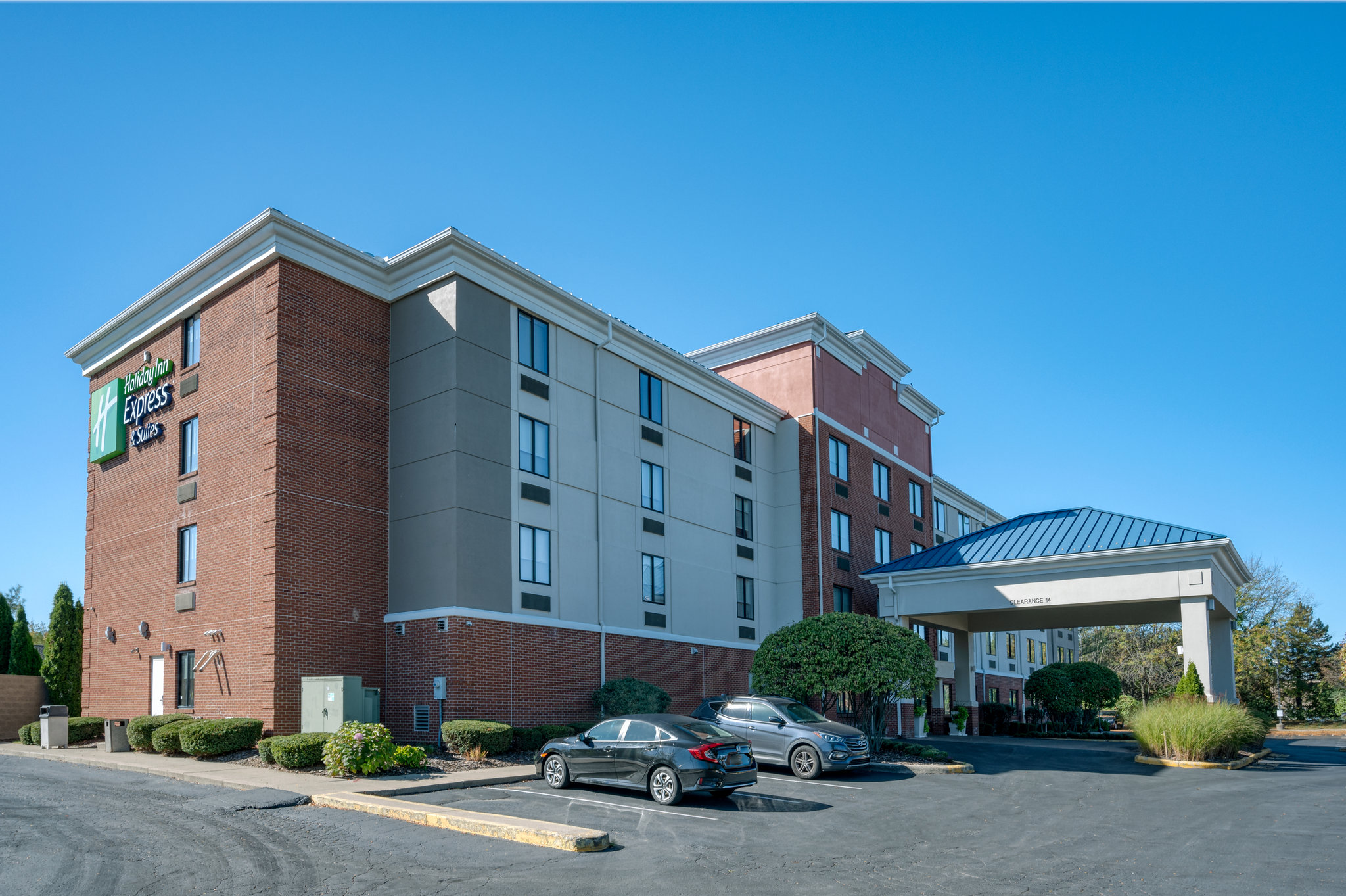 Holiday Inn Express & Suites Columbus Airport by IHG