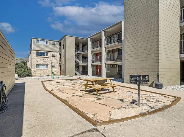 Images Fox Hill Apartments