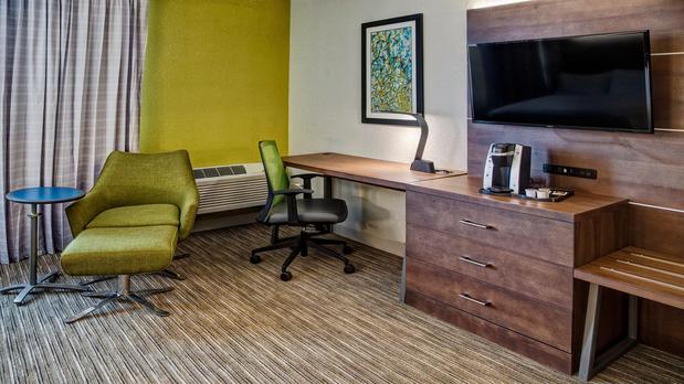 Images Holiday Inn Express Louisville Airport Expo Center by IHG
