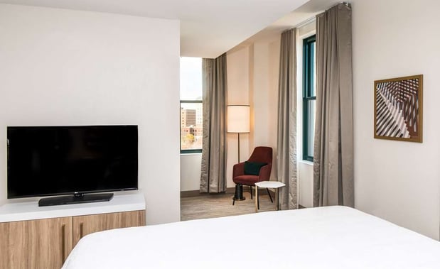 Images Hilton Garden Inn Flint Downtown
