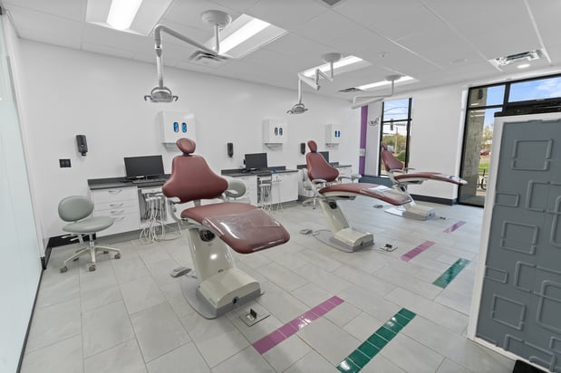 Images Kaaren Vargas, DDS