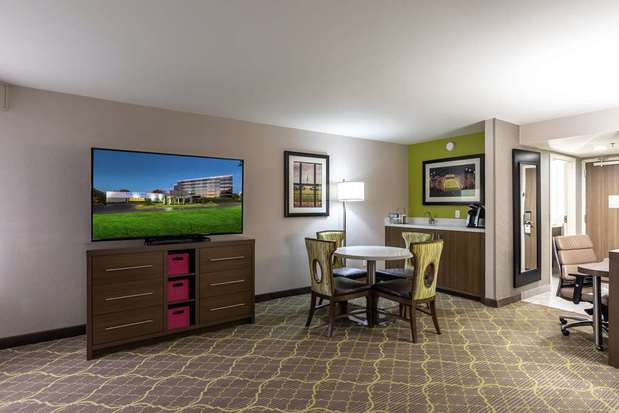 Images DoubleTree by Hilton Hotel Winston Salem - University