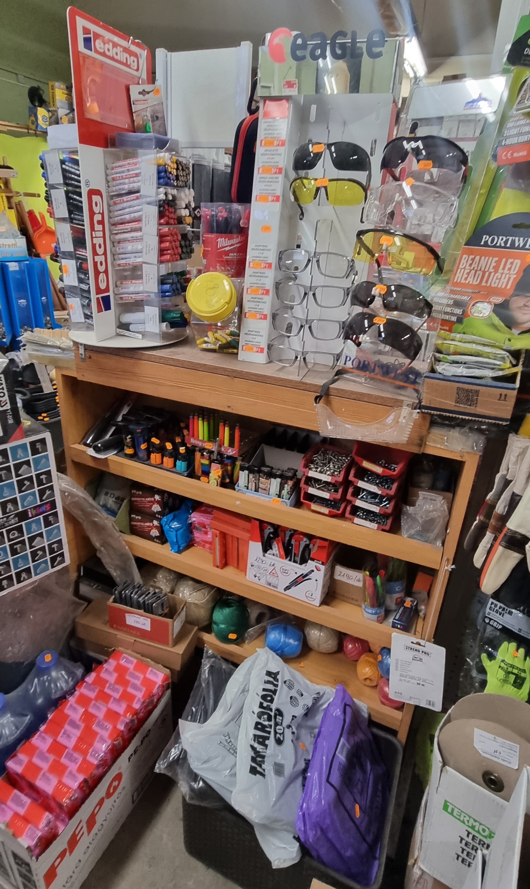 Images 100 Mester Barkácsbolt