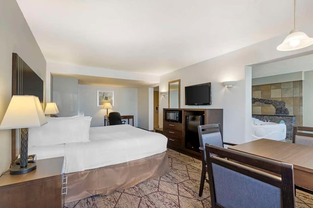 Images Best Western Plus Longbranch Hotel & Convention Center
