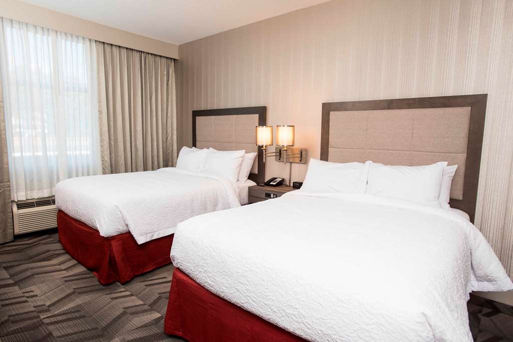 Guest room Hampton Inn & Suites by Hilton Thunder Bay Thunder Bay (807)577-5000