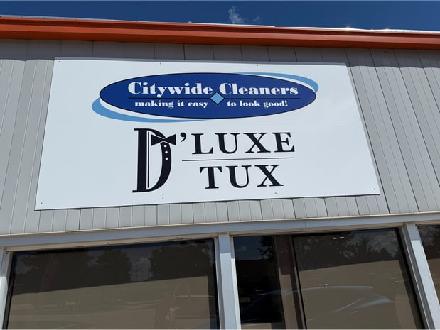 Images D'Luxe Tux