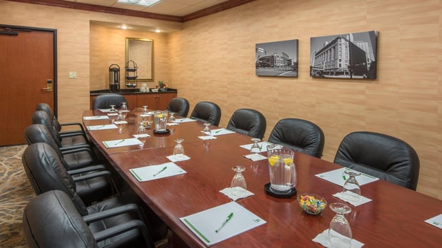 Images Holiday Inn Denver Lakewood by IHG