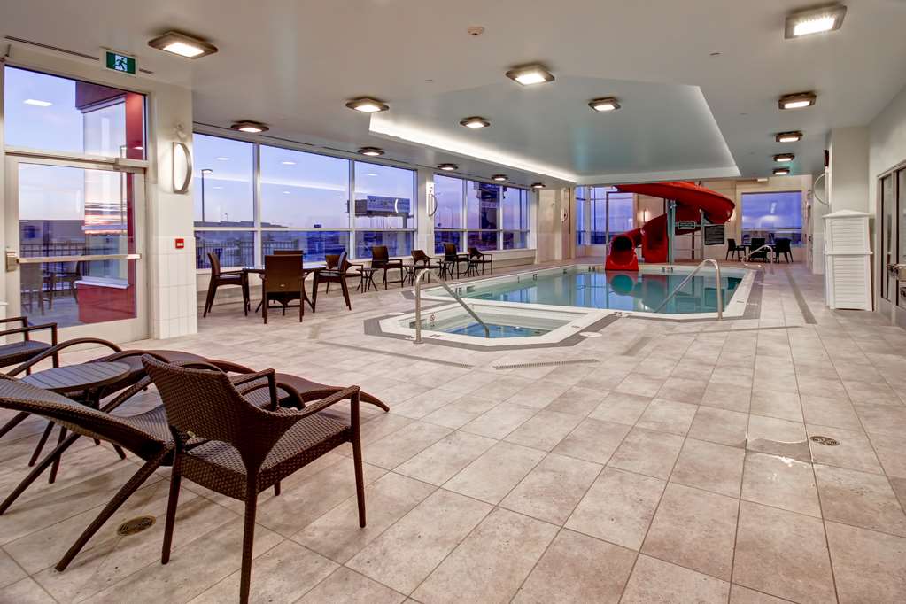 Pool Hampton Inn & Suites by Hilton Grande Prairie Grande Prairie (780)538-0722